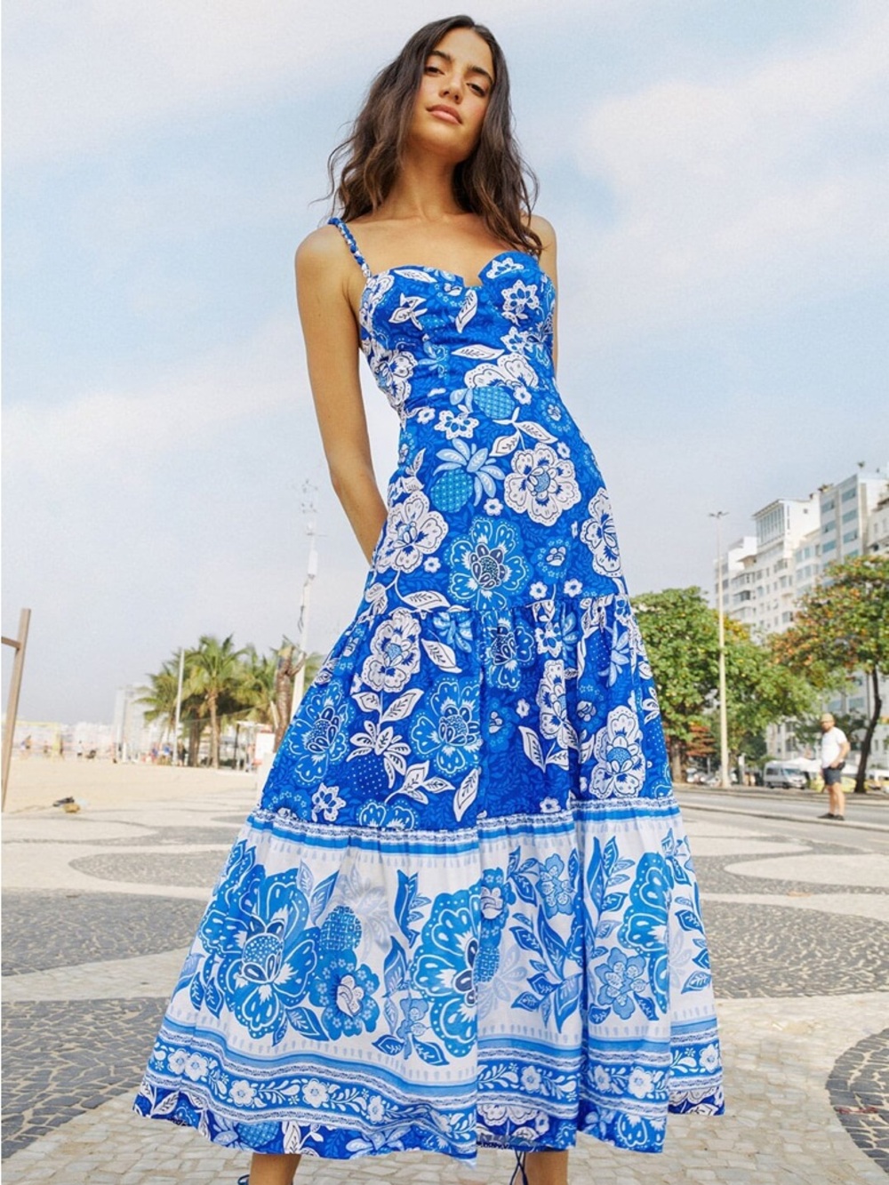 FARM Rio Blue Full Of Flowers Midi Dress
Size Small